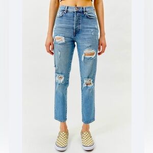 BDG Comfort Stretch Slim Straight Jean - Distressed
Medium Wash sz 24